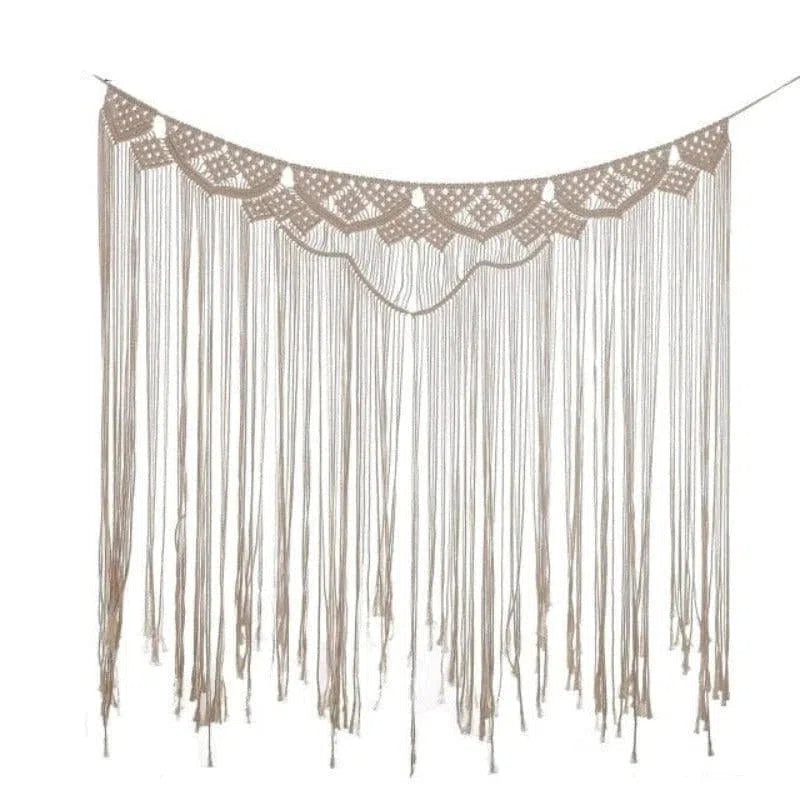 Suspension murale bohème élégante avec design dentelle et franges longues, idéale pour décoration intérieure, style chic et moderne. Accessoire déco pour salon, chambre ou espace détente.