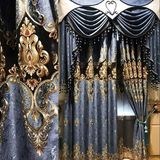 Rideau élégant avec motifs brodés dorés et détails en perles, idéal pour un intérieur raffiné. Ce rideau bleu marine rehausse l'élégance de votre salon ou chambre avec son design luxueux. Décoration sophistiquée, repliée avec soin pour un effet volumineux et opulent. Embellissez votre espace de vie avec ce rideau ornemental.