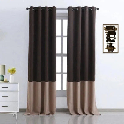 Rideau bicolore moderne avec œillets, parfait pour habiller une fenêtre de salon ou de chambre. Design élégant, idéal pour ajouter une touche contemporaine à votre intérieur. Facilite la gestion de la luminosité et s'intègre parfaitement dans un décor minimaliste ou sophistiqué.