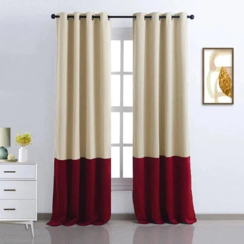 Rideaux élégants bicolores pour salon, avec une partie supérieure crème et une partie inférieure rouge, idéals pour apporter une touche moderne et colorée à votre décoration intérieure. Parfaits pour une fenêtre de salon ou de chambre.