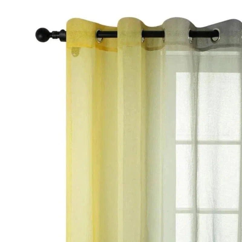 Rideau translucide jaune dégradé avec œillets, design moderne pour un intérieur lumineux. Idéal pour salon ou chambre, facile à installer sur une tringle standard. Accessoire décoratif élégant pour filtrer la lumière naturelle tout en embellissant votre espace de vie.