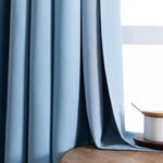 Rideau bleu clair élégant, idéal pour salon ou chambre, ajout de style et modernité à votre intérieur.