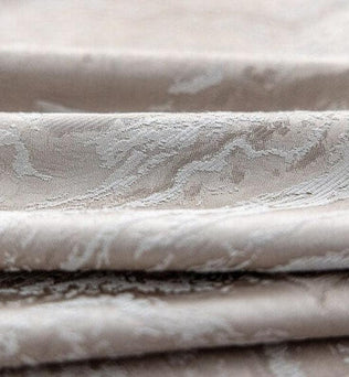 Tissu décoratif élégant avec motif raffiné, idéal pour l'ameublement et la décoration intérieure. Parfait pour créer une ambiance chic et sophistiquée dans votre espace de vie. Disponible en plusieurs options de couleurs pour s'adapter à votre style personnel.