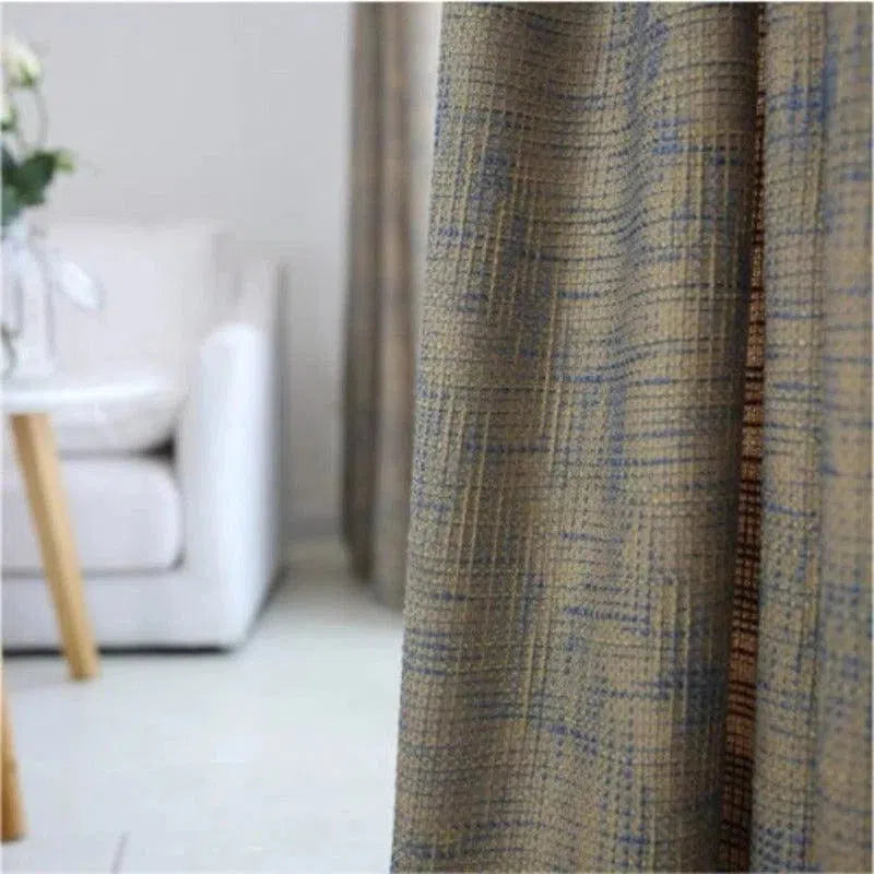 Rideaux élégants à motifs modernes dans un salon lumineux et épuré, apportant une touche sophistiquée à votre décoration intérieure. Idéals pour créer une ambiance chaleureuse et contemporaine, ils s'intègrent parfaitement à tout type d'intérieur, offrant à la fois style et intimité.