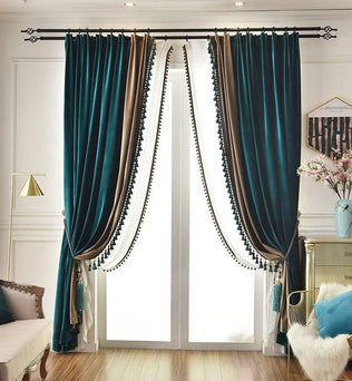 Rideaux élégants de couleur bleue et beige avec pompons décoratifs, parfaits pour ajouter une touche de sophistication à votre salon ou chambre. Solution idéale pour une décoration intérieure moderne et chic. Installation facile grâce à une tringle pratique, ces rideaux offrent une combinaison parfaite de style et fonctionnalité pour habiller vos fenêtres. Idéals pour créer une ambiance chaleureuse et accueillante dans votre maison.