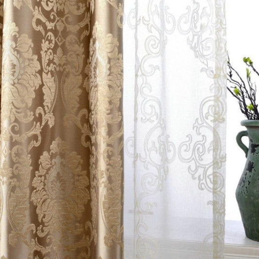 Rideau élégant avec motifs baroques dorés, idéal pour ajouter une touche de sophistication à votre intérieur. Design ornemental raffiné, parfait pour le salon ou la chambre. Ajouter ce rideau luxueux à votre décoration intérieure pour rehausser l'ambiance de votre pièce.