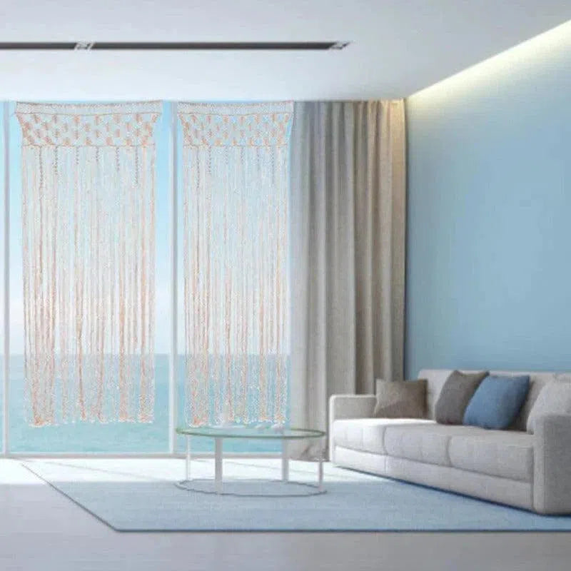 Rideaux design moderne pour salon avec vue panoramique, idéaux pour les pièces lumineuses. Cette décoration intérieure élégante crée une ambiance apaisante et contemporaine, parfaite pour optimiser la lumière naturelle tout en ajoutant une touche de sophistication à votre espace de vie.