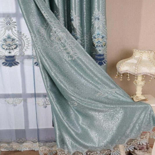 Rideau turquoise élégant avec motifs floraux brodés, parfait pour ajouter une touche sophistiquée à votre décoration intérieure. Accessoire de maison idéal pour embellir salon, chambre ou bureau, en s'harmonisant facilement avec divers styles décoratifs. Donne une ambiance chic et raffinée à votre espace de vie.