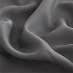 Rideau élégant gris sombre, design moderne s'adaptant à tout type d'intérieur, parfait pour ajouter une touche de sophistication à votre décoration. Ideal pour les chambres et les salons, ce rideau ajoute une ambiance chaleureuse et accueillante.