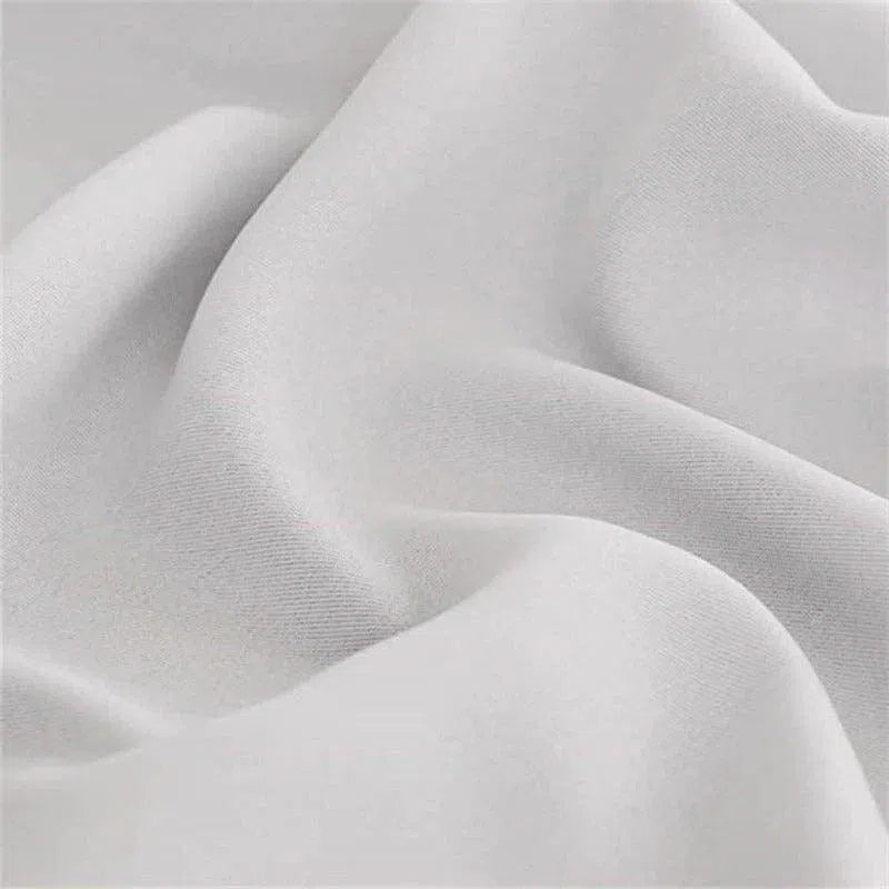 Rideau élégant blanc pour salon moderne, apportant une touche lumineuse et épurée à votre intérieur. Parfait pour une ambiance douce et raffinée, idéal pour une décoration contemporaine.