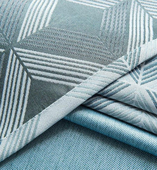 Tissu élégant avec motifs géométriques en losanges, idéal pour la décoration d'intérieur, ajoutant une touche moderne et sophistiquée à tout espace. Parfait pour les rideaux, nappes ou coussins.
