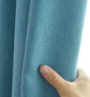 Rideau bleu moderne pour salon, design élégant et tendance, parfait pour ajouter une touche de couleur à votre intérieur. Idéal pour créer une ambiance apaisante et chic. Décoration intérieure raffinée et contemporaine.
