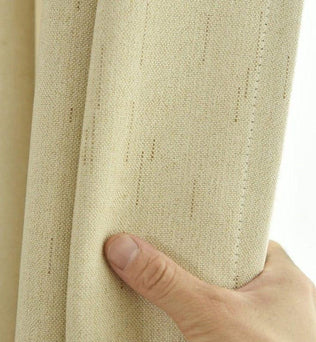 Rideau beige élégant pour salon, design moderne, idéal pour ajouter une touche de sophistication à votre intérieur, facile à accrocher, offre une belle luminosité naturelle tout en préservant l'intimité.