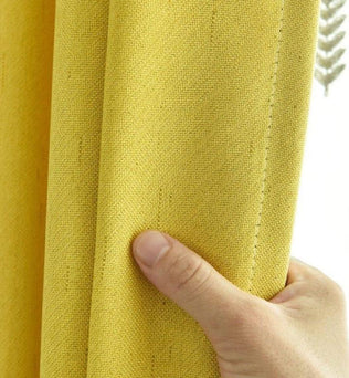 Rideau jaune lumineux pour salon moderne, idéal pour ajouter une touche de couleur et de style à votre intérieur. Solution élégante pour filtrer la lumière tout en préservant l'intimité. Parfait pour les fenêtres de tout type de pièce.