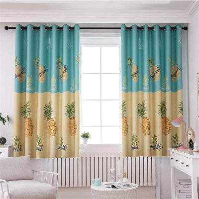 Rideaux élégants avec motifs d'ananas pour une décoration tropicale et colorée, parfaits pour une chambre ou un salon moderne. Ces rideaux originaux apportent une touche de fraîcheur et d'exotisme à votre intérieur, tout en créant une ambiance lumineuse et accueillante. Idéal pour sublimer la décoration de votre pièce avec une note estivale.