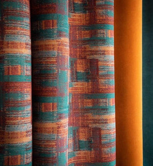 Rideaux colorés au design moderne avec motifs géométriques audacieux, parfaits pour ajouter une touche de style à votre intérieur. Disponibles en teintes chaudes et vibrantes, idéaux pour le salon ou la chambre. Harmonisez votre décoration avec ces motifs uniques qui captent l'attention et apportent une ambiance chaleureuse à n'importe quelle pièce.