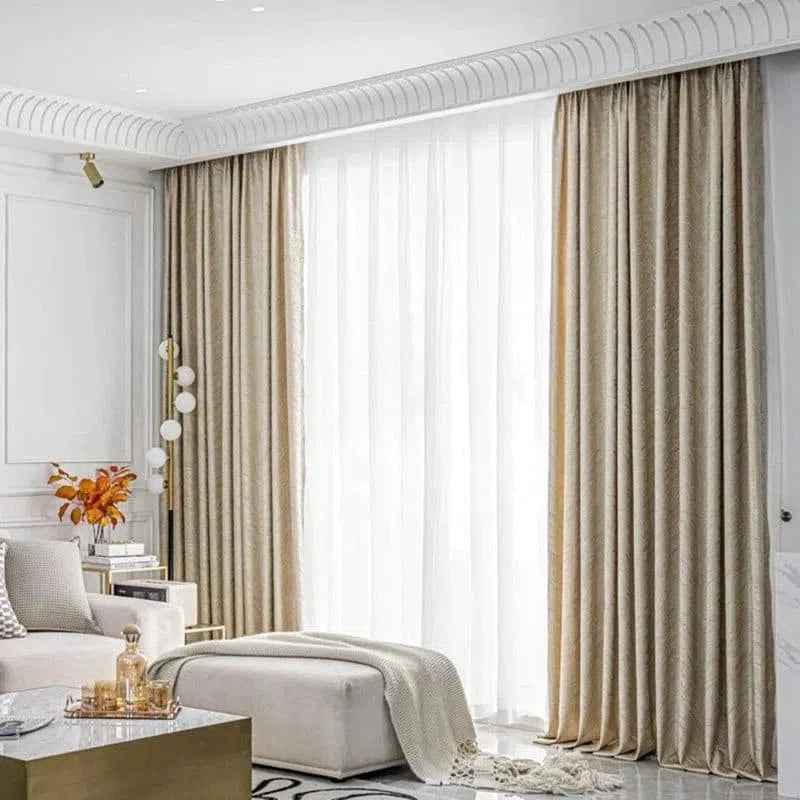 Décorez votre salon avec élégance grâce à ces rideaux longs et luxueux de couleur beige. Leur design raffiné s'intègre parfaitement dans un intérieur contemporain, offrant une atmosphère chic et sophistiquée. Ajoutez une touche de confort à votre espace de vie avec cet habillage de fenêtre élégant qui procure une ambiance chaleureuse et accueillante. Idéal pour contrôler la luminosité tout en préservant votre intimité, ces rideaux sont l'accessoire déco incontournable pour un salon