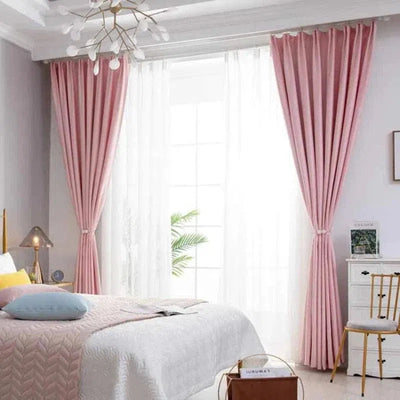Rideaux roses élégants pour chambre à coucher, ajoutant une touche chic et moderne à votre espace. Parfaits pour créer une ambiance lumineuse et accueillante, ces rideaux s'intègrent harmonieusement dans une décoration intérieure contemporaine. Idéal pour personnaliser votre chambre avec style et finesse.
