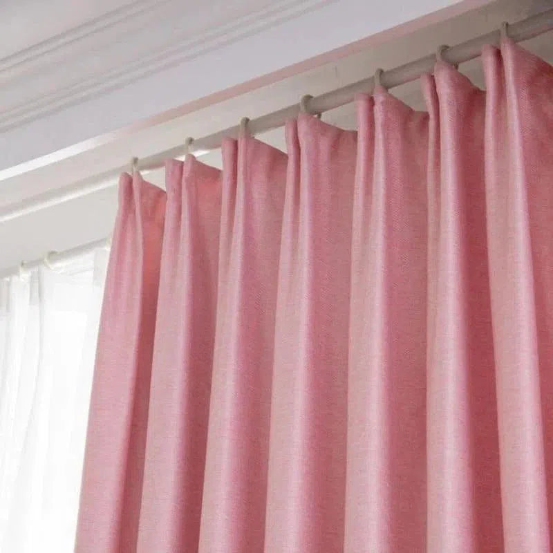 Rideau rose pâle élégant, idéal pour ajouter une touche douce et chaleureuse à votre intérieur. Parfait pour salon ou chambre, offrant intimité et style moderne. Accessoire de décoration incontournable pour sublimer vos fenêtres avec charme.