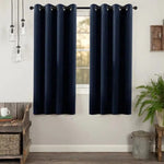 Rideau occultant bleu marine, idéal pour la décoration intérieure moderne. Ce rideau élégant avec œillets offre une esthétique raffinée et assure une protection contre la lumière extérieure. Parfait pour salon, chambre ou bureau, il s'intègre harmonieusement dans divers styles d'espaces. Ajoutez une touche contemporaine à votre intérieur avec ce rideau fonctionnel et esthétique.