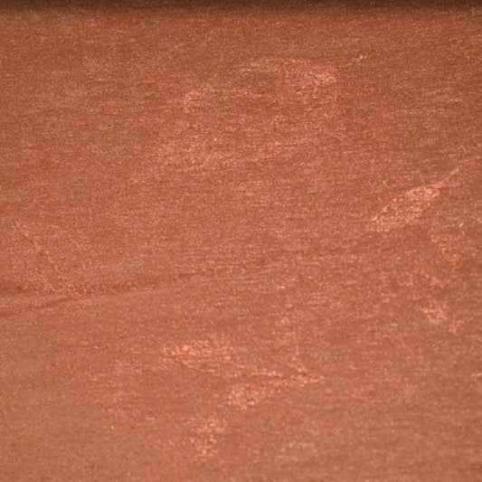 Image d'un tissu uni brun chaud, idéal pour la décoration intérieure ou la création de vêtements sophistiqués. Ce textile se distingue par sa teinte earthy et sa texture douce, parfaite pour apporter chaleur et élégance à vos projets de couture et de décoration.