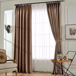 Rideaux élégants de couleur marron pour un salon moderne, apportant une touche de sophistication à la décoration intérieure. Parfaits pour contrôler la lumière et créer une ambiance chaleureuse, ces rideaux ajoutent du caractère à la pièce. Idéal pour habiller les grandes fenêtres, ce modèle combine style et fonctionnalité dans un environnement contemporain.