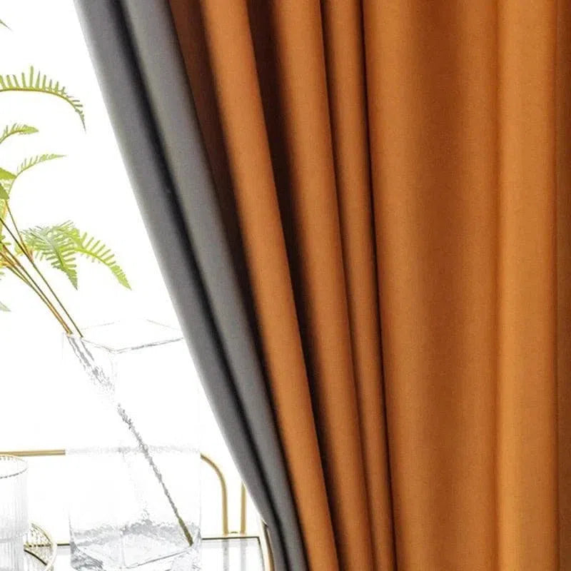 Rideaux contemporains bicolores élégants pour salon moderne. Addition parfaite pour une décoration intérieure chaleureuse et stylée. Explorez notre collection pour des solutions d'habillage de fenêtres tendance et raffinées. Accessoire idéal pour sublimer l'ambiance de votre espace de vie. Découvrez des options polyvalentes et design.
