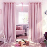 Rideaux roses élégants pour chambre, ajoutant une touche romantique et douce à la décoration intérieure. Design moderne avec œillets pour une installation facile. Parfait pour donner du charme à votre espace de vie tout en assurant une ambiance chaleureuse et accueillante.