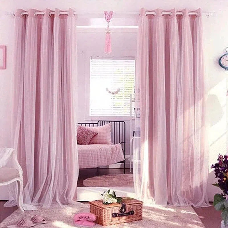 Rideaux roses élégants pour chambre, ajoutant une touche romantique et douce à la décoration intérieure. Design moderne avec œillets pour une installation facile. Parfait pour donner du charme à votre espace de vie tout en assurant une ambiance chaleureuse et accueillante.