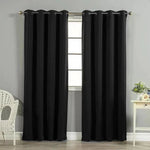 Rideaux opaques noirs avec œillets, idéaux pour une isolation thermique efficace et une réduction de la lumière, parfaits pour chambre ou salon. Modèle élégant et moderne s'adaptant à tout type de décoration intérieure. Accessoire décoratif pratique pour un intérieur cosy et intime.