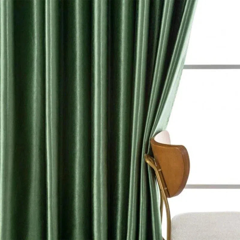 Rideau opaque vert élégant pour salon moderne, design contemporain, parfait pour ajouter une touche de couleur et d'intimité à votre espace. Accessoire idéal pour bureau ou chambre, rehaussant le style intérieur.