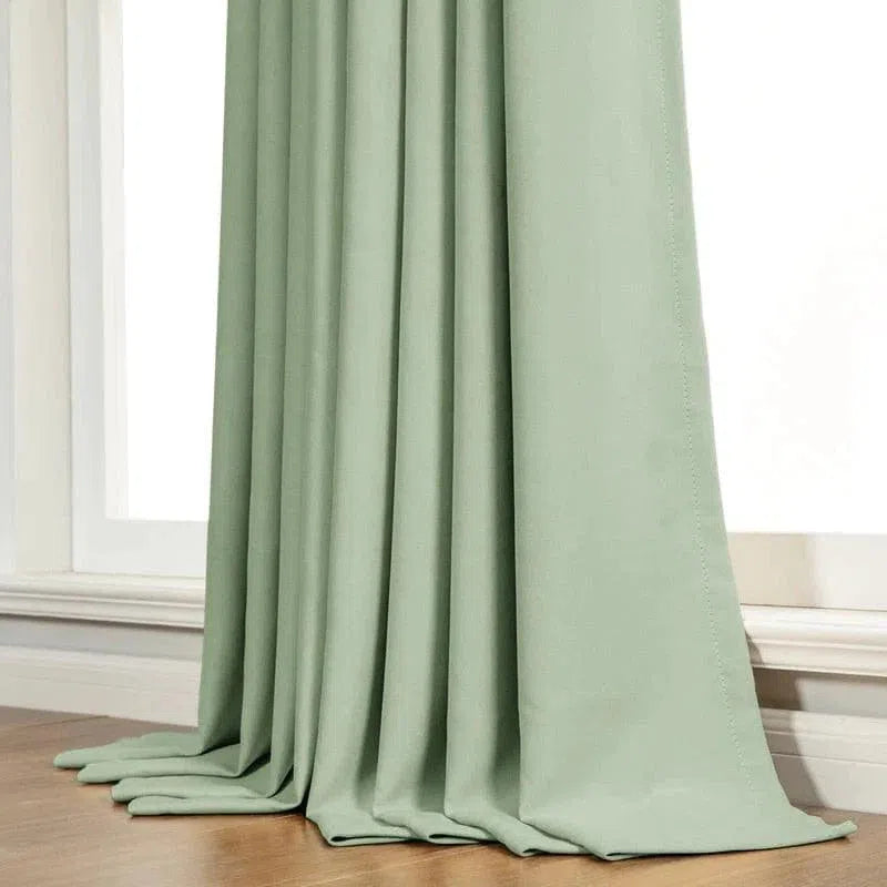 Rideau élégant vert clair pour salon moderne, ajoutant une touche délicate et sophistiquée à votre décoration intérieure, idéal pour filtrer la lumière naturelle et créer une atmosphère apaisante dans votre pièce de vie. Accessoire déco incontournable pour personnaliser votre espace tout en conservant un style raffiné. Parfait pour apporter une touche de couleur subtile à votre intérieur.
