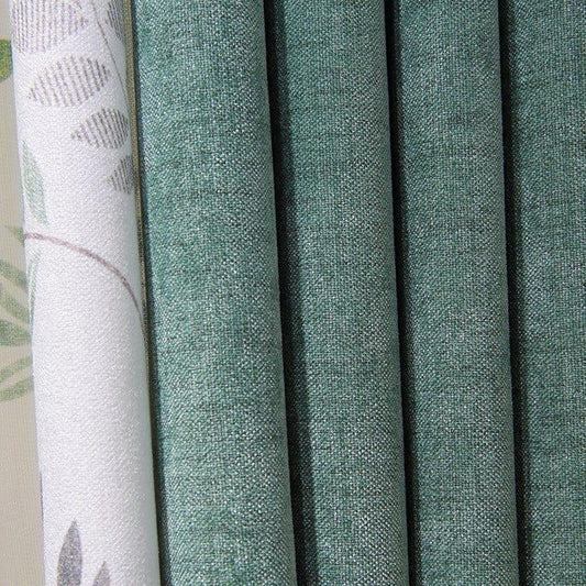 Panneaux de rideaux modernes en vert avec motifs élégants à feuilles. Idéal pour ajouter une touche de fraîcheur et de sophistication à votre intérieur, parfait pour les salons ou chambres. Facile à intégrer dans une décoration contemporaine ou classique.