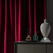 rideau velours rouge élégant plissé opacité variable tissu décoratif intérieur vintage blanc