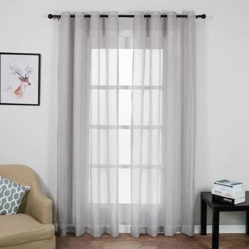 Rideaux élégants pour salon moderne, offrant luminosité et intimité. Idéal pour décorer une pièce avec une touche contemporaine. Convient parfaitement aux fenêtres de salon, créant une ambiance chaleureuse et accueillante. Accessoire déco essentiel pour un intérieur harmonieux et stylé.