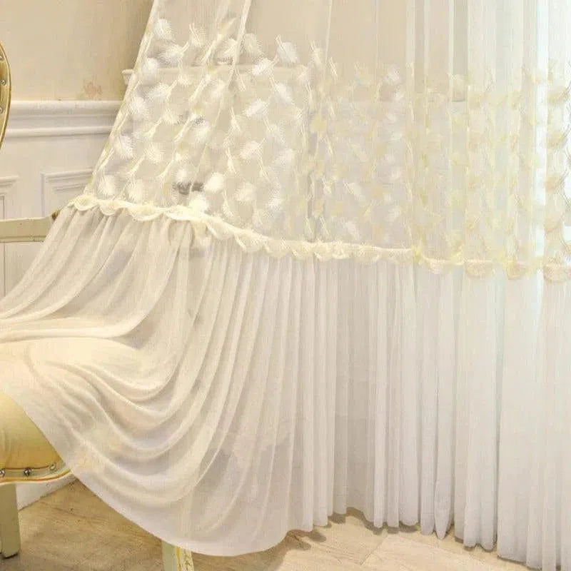 Rideau élégant et raffiné, parfait pour apporter une touche de charme à votre intérieur. Décoré de motifs délicats, il offre une ambiance lumineuse et apaisante à votre salon ou chambre. Accessoire idéal pour habiller vos fenêtres avec style et sophistication.