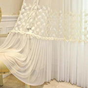 rideau voilage blanc floral shabby chic plissé transparent crème plumes décoration chambre tringle
