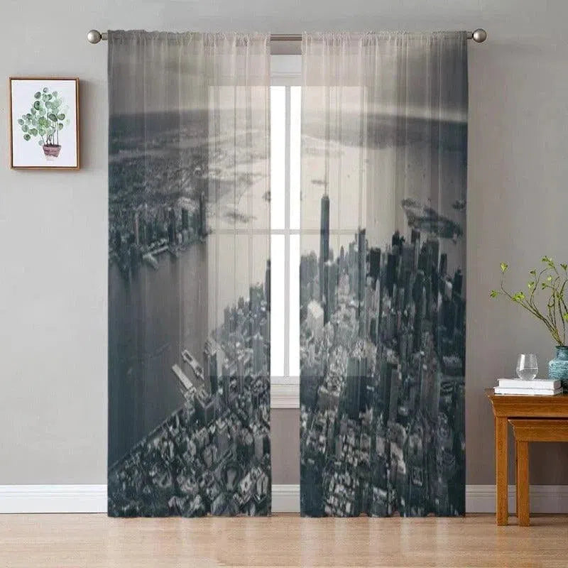 Rideaux avec motif urbain panoramique, parfaits pour ajouter une touche moderne à votre salon ou chambre. Design architectural de grande ville, idéal pour les amateurs de décoration intérieure contemporaine et de vues citadines. Transformez votre espace en introduisant un élément visuel captivant qui évoque l'énergie urbaine.