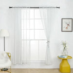 Voilage blanc aérien pour fenêtre, élégant et moderne, idéal pour habiller votre intérieur. Misez sur une décoration lumineuse et épurée avec ces rideaux transparents. Ajoutez une touche de douceur à votre salon ou chambre avec ce voilage intemporel. Accessoire déco indispensable pour un espace accueillant et chaleureux.
