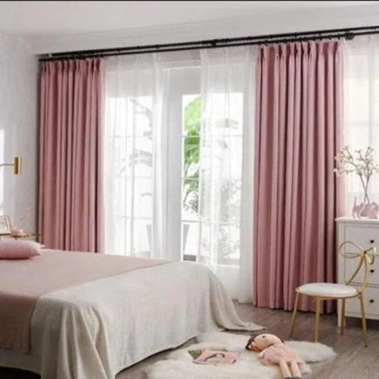 Rideaux opaques rose pour chambre à coucher, ajoutant une touche élégante et chaleureuse. Idéal pour créer une ambiance cosy, ces rideaux assurent une excellente intimité et une protection contre la lumière. Parfait pour les fenêtres de chambre contemporaine, en harmonie avec une décoration moderne.
