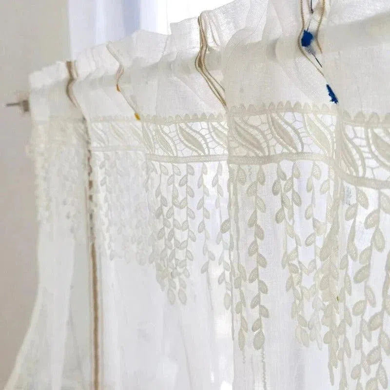 Rideaux élégants avec motifs délicats pour décoration intérieure, parfaits pour ajouter une touche de sophistication à votre maison. Équilibre parfait entre style et fonctionnalité pour un intérieur raffiné. Idéal pour salon ou chambre, ces rideaux apportent une ambiance lumineuse et chaleureuse.