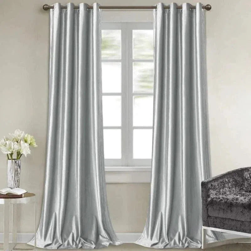 Rideaux élégants de couleur argentée pour salon, apportant une touche chic et moderne à votre décoration intérieure. Ces rideaux offrent une belle longueur et un drapé fluide. Parfaits pour habiller vos fenêtres avec style et sophistication, tout en assurant votre intimité à tout moment de la journée. Ajoutez une touche de luxe à votre espace de vie grâce à ces magnifiques rideaux.
