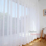 Rideau blanc transparent filtrant la lumière naturelle, idéal pour ajouter une touche élégante et lumineuse à votre intérieur. Parfait pour le salon, la chambre à coucher ou le bureau, ce rideau léger crée une atmosphère douce et intime tout en préservant l’intimité. Accessoire incontournable pour une décoration moderne et épurée.