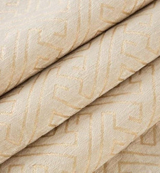 Image de rideau beige avec un motif géométrique en relief. Ce rideau élégant ajoute une touche de sophistication à votre intérieur, idéal pour le salon ou la chambre. Sa teinte douce s'harmonise facilement avec différents styles de décoration. Parfait pour créer une ambiance chaleureuse et accueillante.
