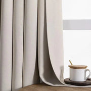 rideaux gris clair tissu texturé plis flamands passe tringle pliures modernes épurés dimensions variées