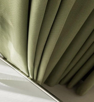 Rideau vert élégant, aspect moderne, idéal pour salon ou chambre, filtrage de la lumière, amélioration esthétique de la pièce. Parfait pour créer une ambiance chaleureuse et accueillante dans votre intérieur.