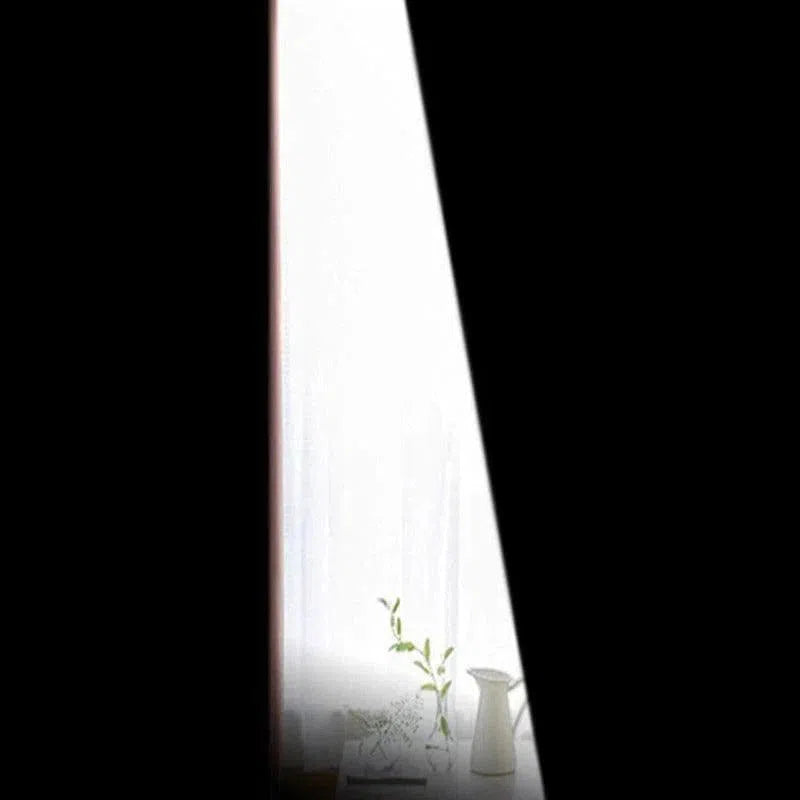 Rideau occultant noir pour chambre, parfait pour bloquer la lumière et assurer une ambiance intime. Idéal pour les salons modernes et les espaces reposants. Disponible en plusieurs tailles pour s'adapter à toutes les fenêtres. Accessoire essentiel pour un meilleur confort thermique et visuel.