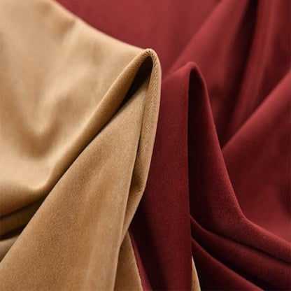 Tissu élégant aux couleurs beige et bordeaux, idéal pour la décoration intérieure ou la confection de vêtements sophistiqués. Ajoute une touche de sophistication et une harmonie de couleurs chaleureuses à votre espace ou votre garde-robe.