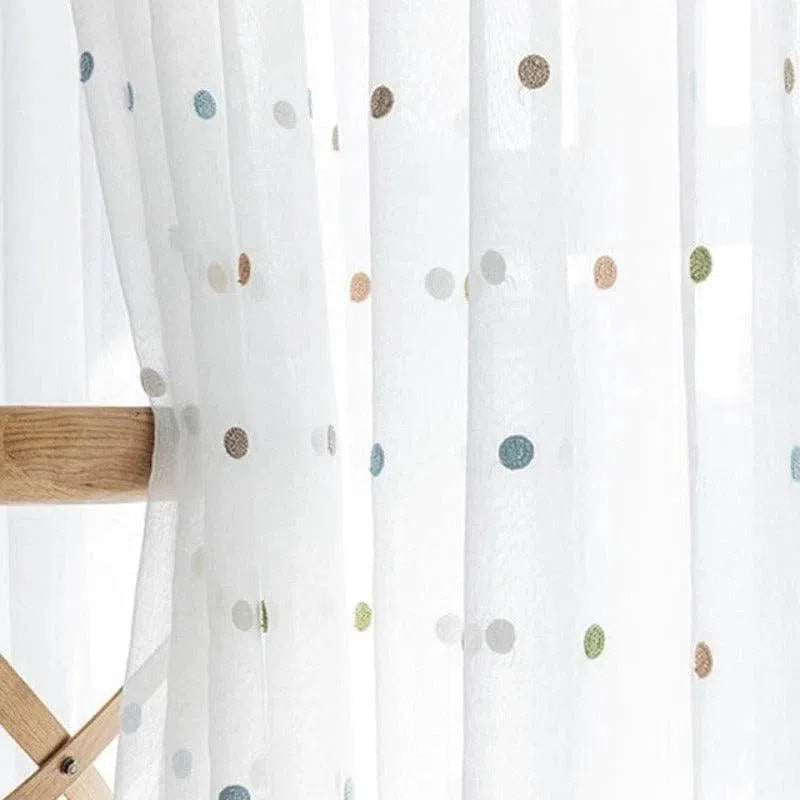 Rideau blanc élégant à motifs de pois multicolores, idéal pour ajouter une touche décorative moderne à votre intérieur. Parfait pour un salon ou une chambre, ce rideau apporte luminosité et style à votre espace de vie.
