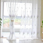 Voilage translucide motif floral lavande pour décoration de fenêtre, apportant une touche élégante et lumineuse à votre intérieur. Idéal pour maintenir l'intimité tout en laissant passer la lumière naturelle. Style romantique et apaisant pour salon, chambre ou bureau. Facile à installer et à entretenir.